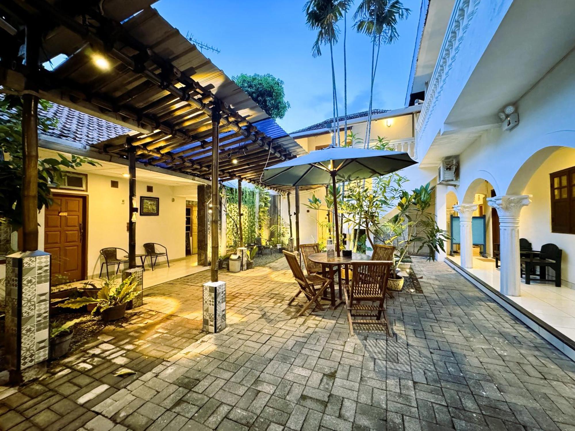 The Raden Patah Heritage Kota Lama Semarang Exterior photo